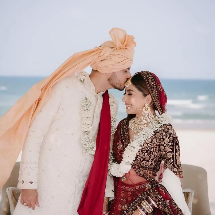  Cô dâu Kulvin Kaur và chú rể Dilip Bhagwan (Ấn Độ) trong đám cưới được tổ chức tại Đà Nẵng ngày 2-4/2. Ảnh: @thephotolabin. 
