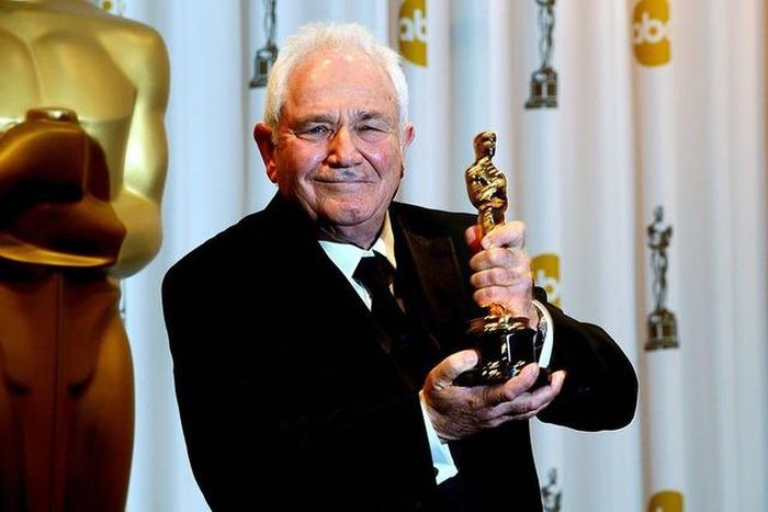 David Seidler nhận giải Kịch bản gốc xuất sắc nhất với phim “The King’s Speech” tại giải Oscar 2011