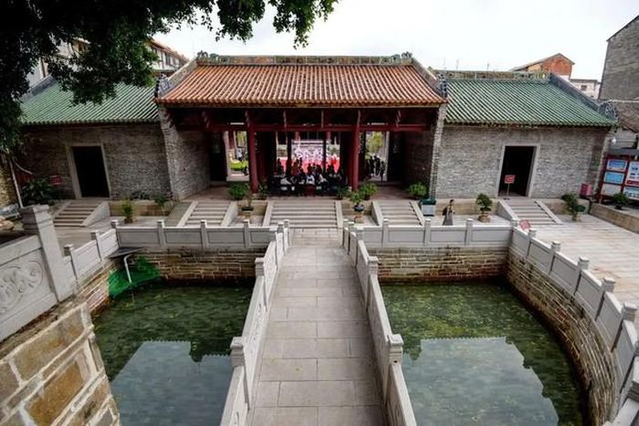 Phán trì tại di tích Học cung Triệu Khánh phủ ở thị xã Triệu Khánh, tỉnh Quảng Đông, Trung Quốc
