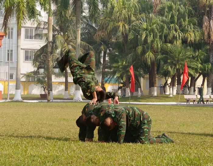  Luyện kỹ năng đánh bắt địch. 