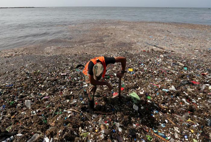 Rác thải nhựa trên bờ biển Montesinos, ở Santo Domingo, Cộng hòa Dominica. Nguồn: Reuters.