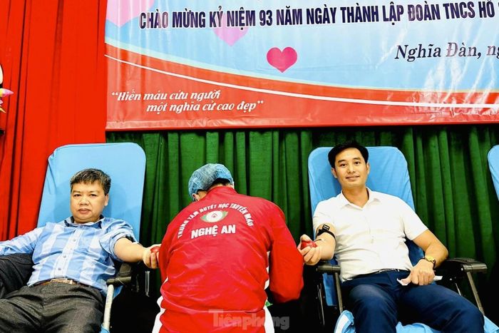  Ngày hội thu hút đông đảo người dân, cán bộ công chức, đoàn viên thanh niên tham gia hiến máu tình nguyện. 