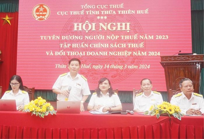 Lãnh đạo Cục Thuế tỉnh trực tiếp giải đáp các vướng mắc của người nộp thuế 
