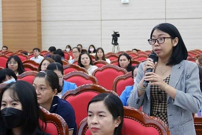Đại diện doanh nghiệp nêu vướng mắc liên quan đến hoàn thuế giá trị gia tăng. Ảnh: Việt Dũng