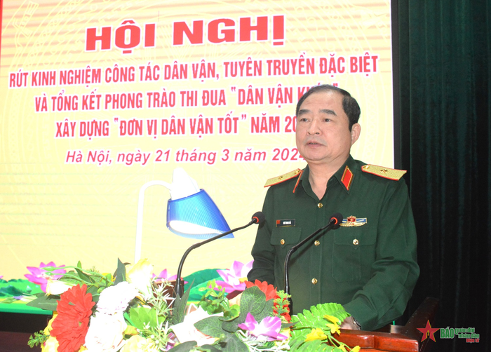 Thiếu tướng Ngô Thanh Hải, Cục trưởng Cục Dân vận chủ trì hội nghị.