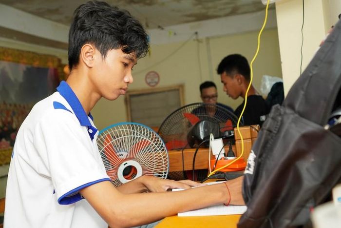 Sinh viên đang sinh hoạt tại ký túc xá của chùa Pitu Khôsa Răngsây.