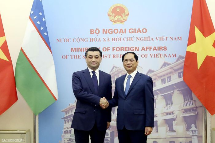 Bộ trưởng Ngoại giao Bùi Thanh Sơn và Bộ trưởng Ngoại giao Uzbekistan Bakhtiyor Saidov, ngày 18/3. (Ảnh: Quang Hòa)
