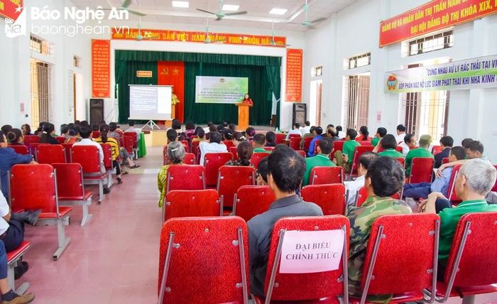  Hội viên nông dân của huyện Nam Đàn tham dự buổi truyền thông. Ảnh: TL 
