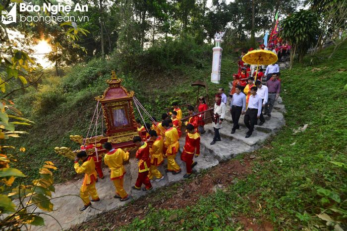 Lễ hội đền Chín Gian được tổ chức vào ngày 14 đến 16 tháng 2 âm lịch hàng năm. Lễ hội thu hút đông đảo người dân địa phương và du khách thập phương đến tham dự. Ảnh: Nhật Thanh 