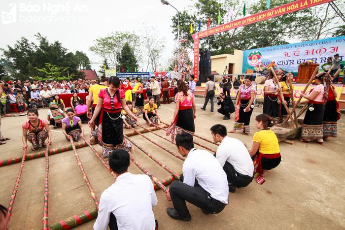  Nhảy sạp tại Lễ hội đền Chín Gian. Ảnh: Sách Nguyễn 