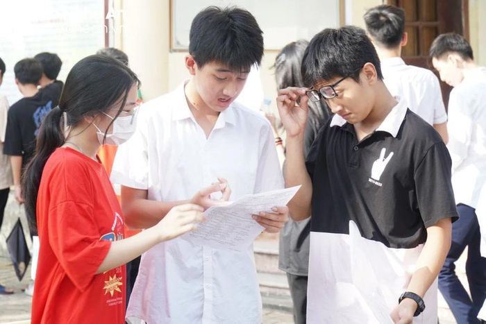 Thí sinh tham dự Kỳ thi tuyển sinh vào lớp 10 năm học 2023 - 2024. Ảnh: Mỹ Hà