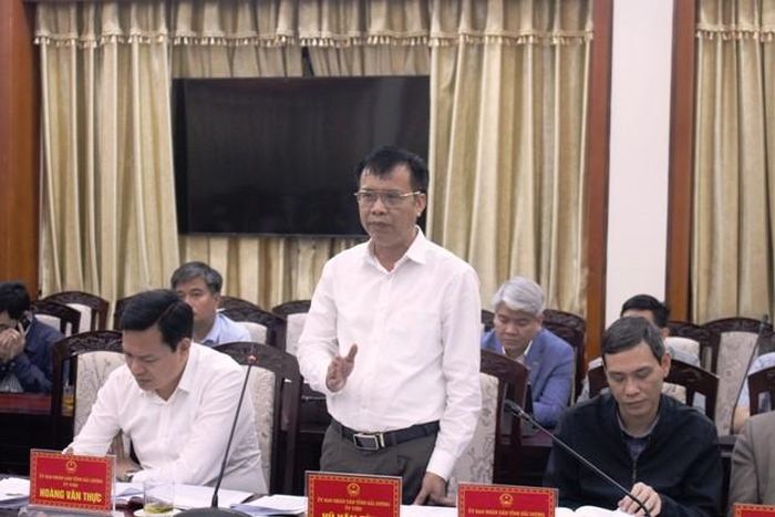  Ông Vũ Văn Tùng, Giám đốc Sở Giao thông Vận tải Hải Dương phát biểu tại phiên họp 