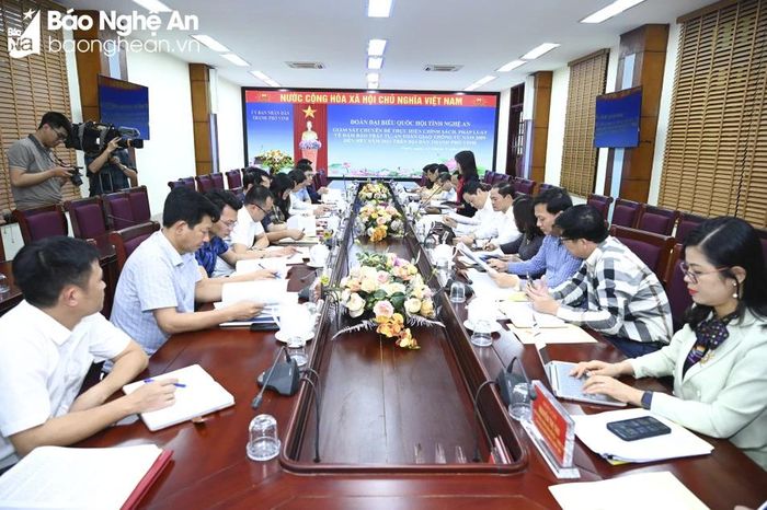  Toàn cảnh cuộc làm việc. Ảnh: Thành Cường 