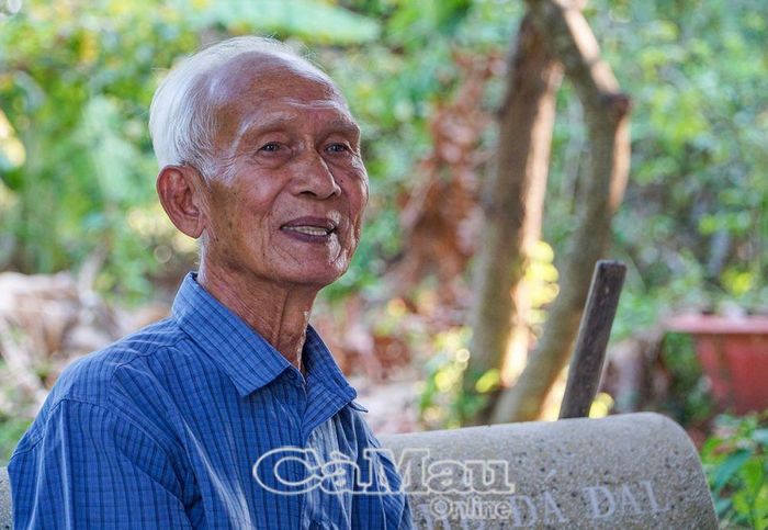 Ông Nguyễn Lến (73 tuổi) vẫn trọn vẹn niềm đam mê với nghệ thuật đờn ca tài tử.