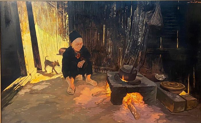 Tác phẩm "Bên bếp lửa hồng" (sơn mài) của họa sĩ Nguyễn Phúc Lợi.