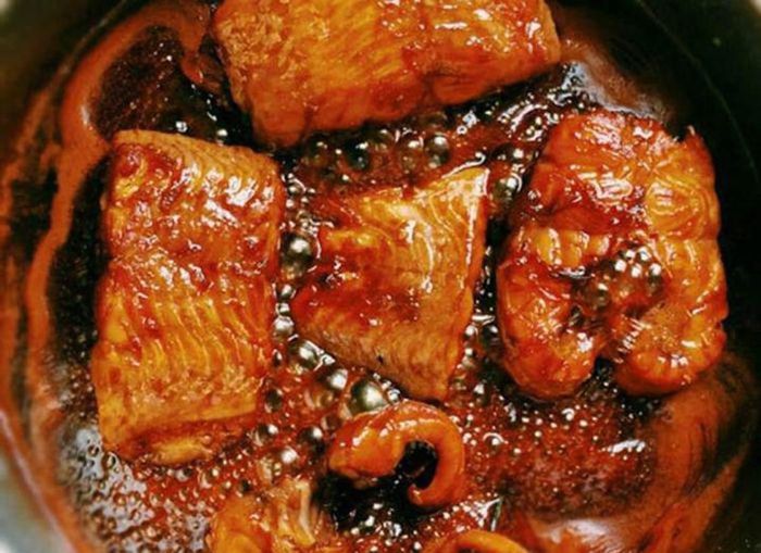 Vị đậm đà, chua, mặn, béo xen kẽ nhau khiến thực khách ăn mãi không chán