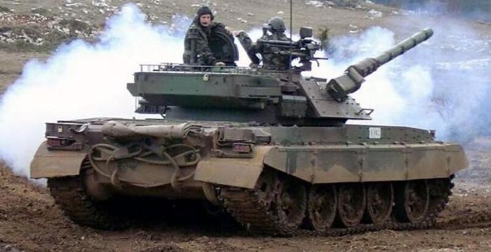 Dù có hỏa lực thua kém các xe tăng sử dụng pháo 125 mm Ukraine đang sử dụng, nhưng bù lại M-55S có ưu điểm là khả năng bắn chính xác hơn nhờ được tích hợp thiết bị điện tử tối tân của Israel.