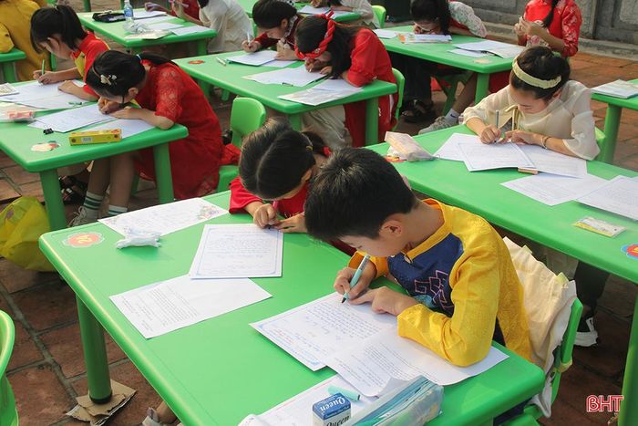 Đây là dịp để giáo viên và học sinh TP Hà Tĩnh trau dồi kỹ năng viết và trình bày bài, rèn luyện tính cẩn thận, khiếu thẩm mỹ.