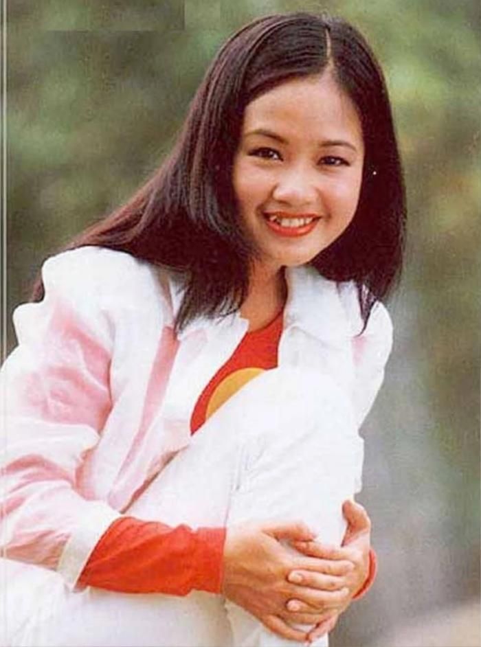 Diva Hồng Nhung với hai chiếc răng khểnh "thương hiệu".