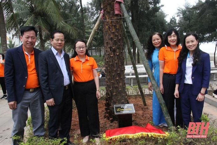 Tổ chức Tài chính vi mô Tình thương (TYM) do Hội Liên hiệp phụ nữ Việt Nam thành lập và là tổ chức tài chính vi mô chính thức đầu tiên được Ngân hàng Nhà nước Việt Nam cấp phép. Dự kiến hết quý 1/2024, TYM đạt mức giải ngân hơn 1.453 tỷ đồng cho hơn 202.000 chị em phụ nữ phục vụ cho các mục đích phát triển kinh tế, tiêu dùng, xây dựng, sửa chữa,... Năm 2024, TYM đặt mục tiêu tiếp tục đẩy mạnh ứng dụng công nghệ số, thanh toán không dùng tiền mặt vào trong các hoạt động và dịch vụ hướng tới thực hiện Chiến lược tài chính toàn diện quốc gia đến năm 2025 định hướng đến năm 2030 của Chính phủ.