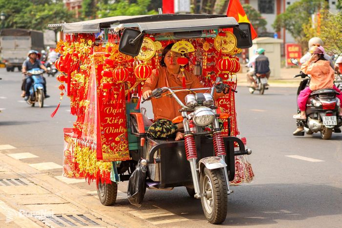 Mưu sinh. Ảnh: Phạm Thiên Long