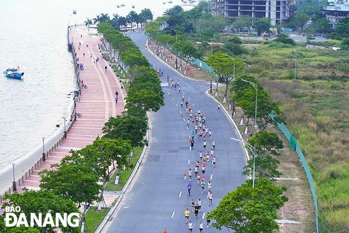 Đường chạy của cuộc thi Marathon quốc tế Đà Nẵng được đánh giá là một trong những cung đường chạy đẹp nhất Đông Nam Á.