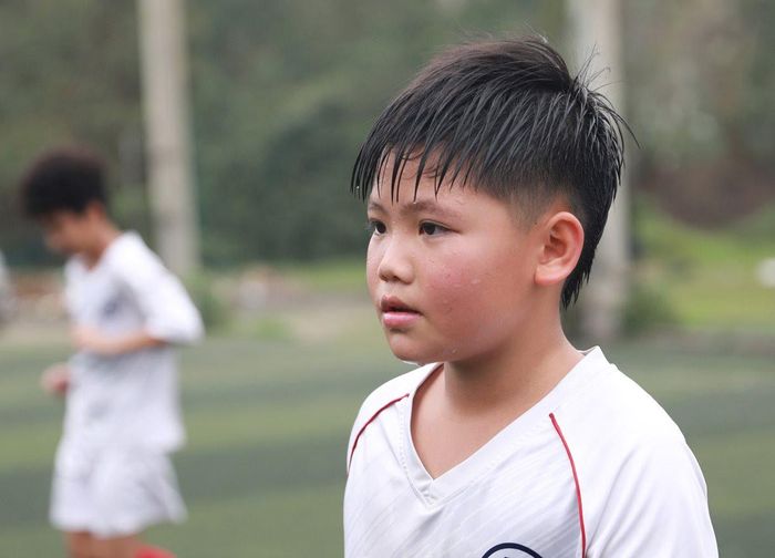 Khuôn mặt ướt đẫm mồ hôi của cầu thủ Nguyễn Đức Gia Nguyễn.