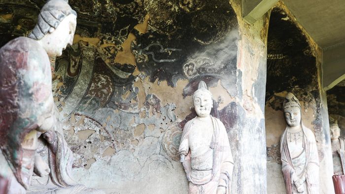 Du khách có thể chiêm ngưỡng các tác phẩm điêu khắc và tranh tường Đức Phật nhưng phải mua vé mới có thể vào tham quan