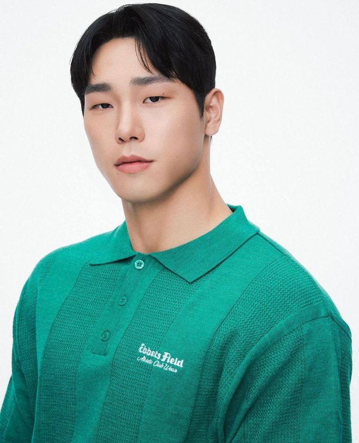 Truyền thông Hàn Quốc mới đây đưa tin Jihyo đang hẹn hò cựu vận động viên trượt ván Yoon Sung Bin. Hai người đã yêu nhau được khoảng một năm và thường xuyên tới nhà riêng của nhau. Cả Jihyo và Sung Bin đều là những người đam mê tập thể thao. Chính Sung Bin là người dạy Jihyo cách tập thể dục và họ trở thành bạn thân. Vì có nhiều điểm chung nên mối quan hệ nhanh chóng phát triển thành tình yêu.