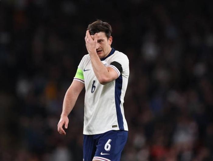 Harry Maguire dính chấn thương