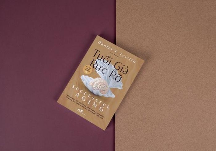 Bìa cuốn sách "Tuổi già rực rỡ". Ảnh: Nhã Nam