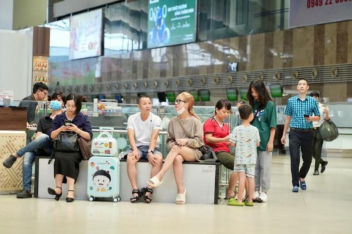 Giai đoạn cao điểm như hè hay dịp lễ 30/4, nhu cầu đi lại của khách hàng tăng đột biến, trong khi nguồn cung của các hãng có hạn, dẫn đến giá vé bị đẩy lên cao. Ảnh: NIA