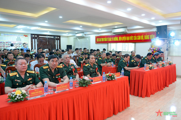 Các đại biểu tham dự Lễ kỷ niệm 20 năm Ngày truyền thống Công ty Xăng dầu Quân đội khu vực 4.