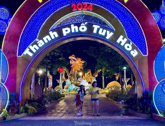 Công viên xây dựng trên diện tích gần 59.000m2, được đưa vào sử dụng từ năm 2021 với nhiều hạng mục như đường nội bộ, bãi đỗ xe, 5 cây cầu, hồ nhân tạo, nhạc nước, hệ thống cây xanh, nhà điều hành, nhà vệ sinh…