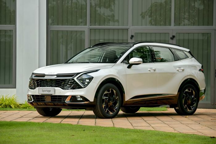 Nhiều mẫu SUV hạng C hiện có giá từ dưới 800 triệu đồng.