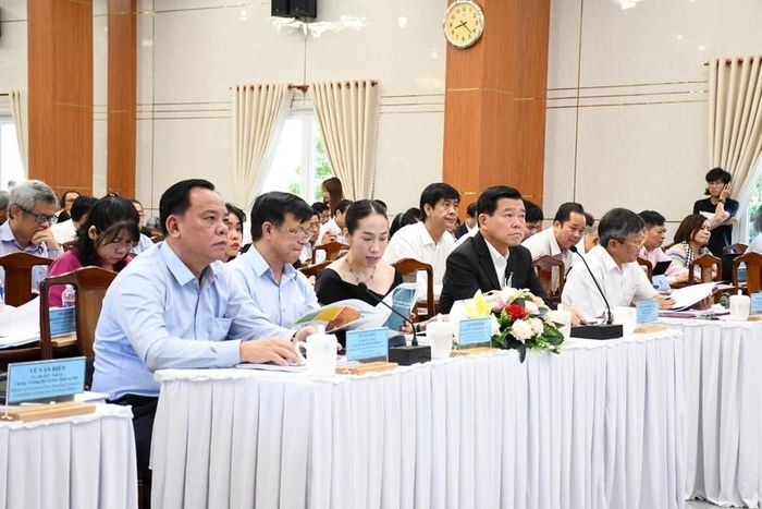  Lãnh đạo tỉnh Đồng Nai và nhiều doanh nghiệp tại hội nghị. (Ảnh: HP)