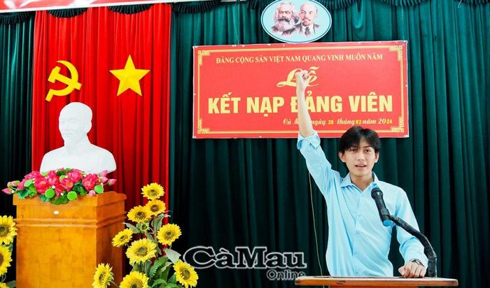 Bạn Lưu Trọng Nguyễn, sinh viên năm thứ 3 ngành Công nghệ thông tin, Trường Cao đẳng Cộng đồng Cà Mau, có 2 năm liền đạt thành tích giỏi, đồng thời là “Sinh viên 5 tốt” cấp trường. Với thành tích đạt được, Nguyễn được chăm bồi và chính thức đứng vào hàng ngũ của Ðảng ngày 20/2/2024.