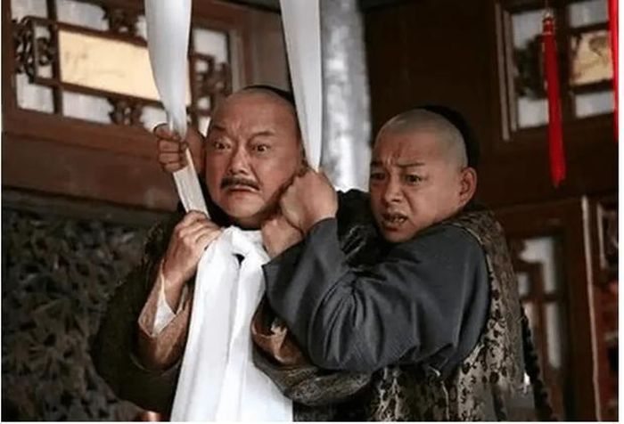 Gia Khánh đã ra lệnh cho Hòa Thân tự vẫn tại phủ. (Ảnh: Sohu)