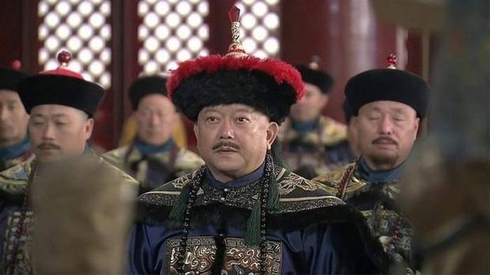Quyền lực mà Càn Long trao cho Hòa Thân khiến ông ta tự coi mình hơn cả người kế vị của hoàng đế. (Ảnh: Sohu)