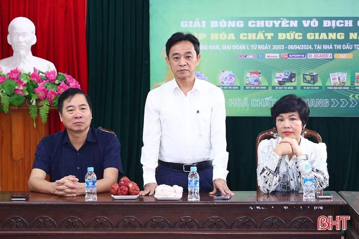  Phó Bí thư Thường trực Tỉnh ủy Trần Thế Dũng phát biểu chúc mừng 