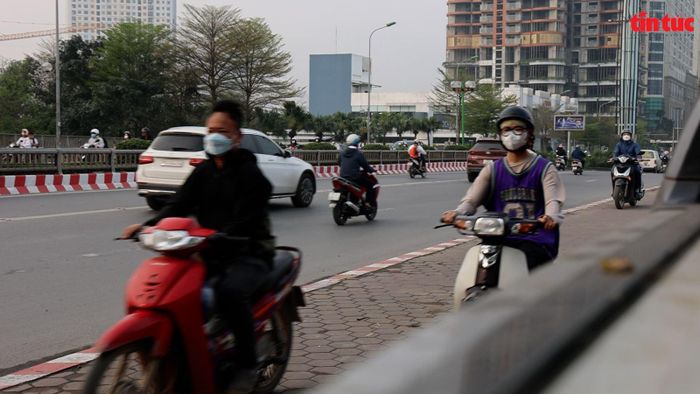 Chỉ cần vắng bóng lực lượng CSGT, vi phạm lại tái diễn.