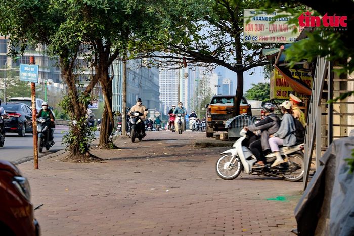 Việc lập chốt kiểm soát của lực lượng chức năng gặp không ít khó khăn, do người dân luôn trong tình trạng sẵn sàng quay đầu xe bỏ chạy, thậm chí chống đối.