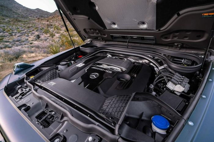 Phiên bản G63 vẫn được giữ nguyên động cơ V8 mạnh mẽ.