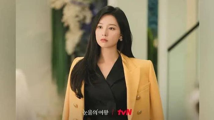 Kim Ji Won trong phim "Nữ hoàng nước mắt"