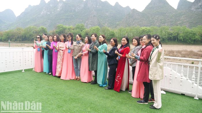 Với ưu thế về vị trí địa lý và giao thông thuận tiện, hàng năm thành phố Quế Lâm nói riêng và Quảng Tây nói chung thu hút rất nhiều du khách Việt Nam đến tham quan, du lịch.