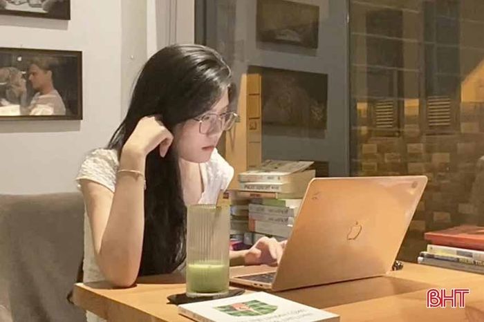  Trần Ngọc Ánh đã trang bị một tâm lý vững vàng để tin tưởng và thấu hiểu bản thân, tránh bị áp lực đồng trang lứa. 