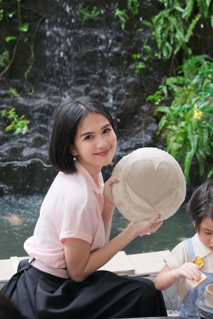 Ngọc Trinh hiện tại "trung thành" với các outfit có kiểu dáng đơn giản.