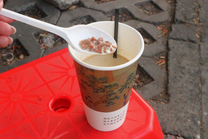  Trà sữa thịt heo chinh phục được thực khách ở nhiều lứa tuổi. Ảnh: Trúc Hồ. 