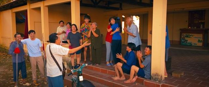 Nhiều thước phim diễn tả tình yêu nồng nàn với cải lương