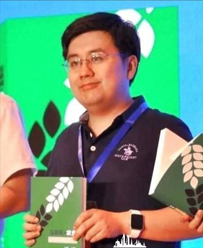 Triệu Hân Bồi có bằng Tiến sĩ về công nghệ máy tính